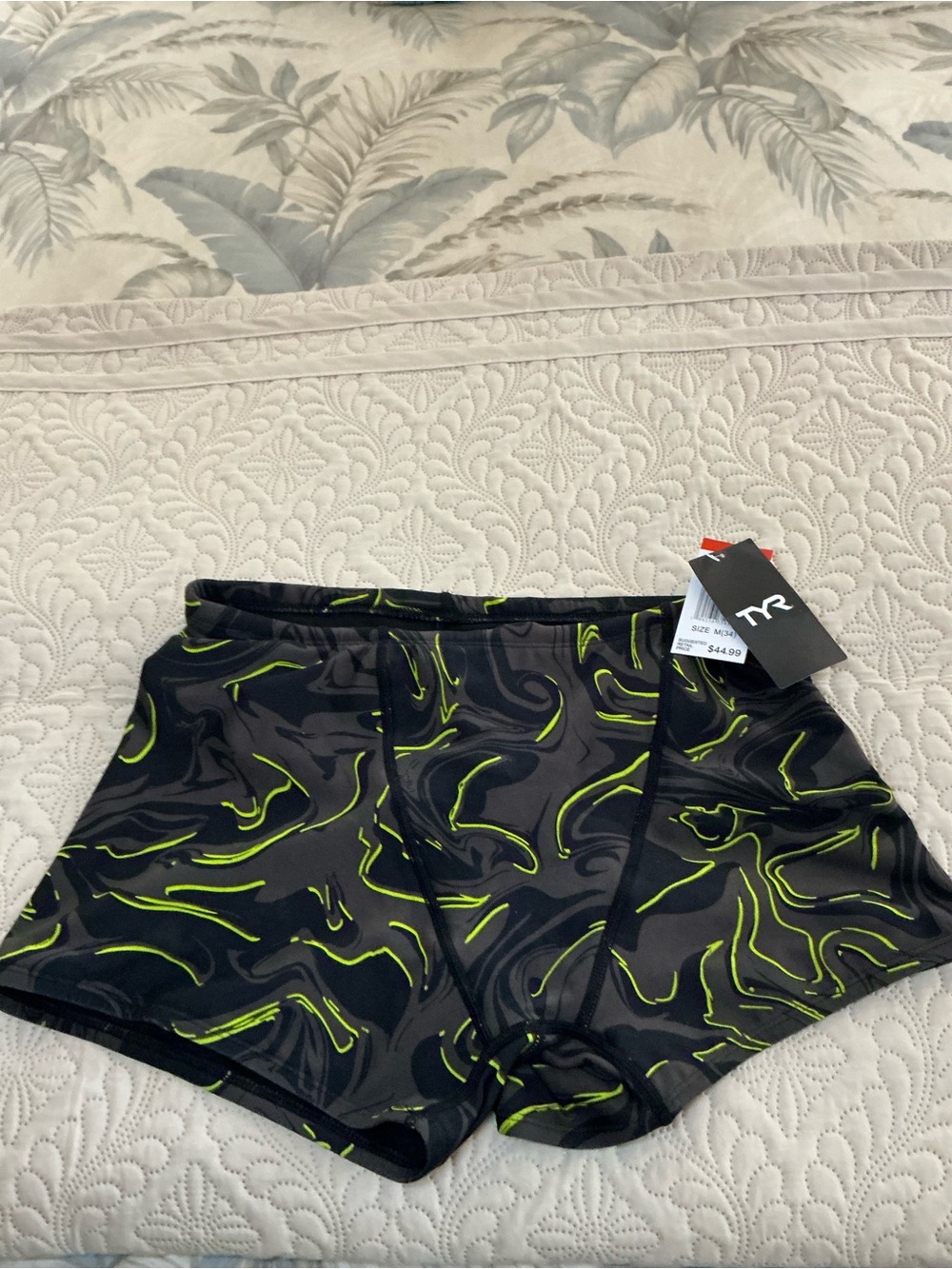 TYR Galaxy Black & Neon Swim trunks Men’s Med size 34